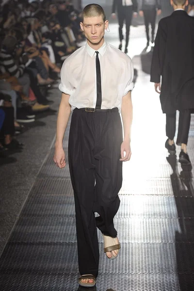 Look 8